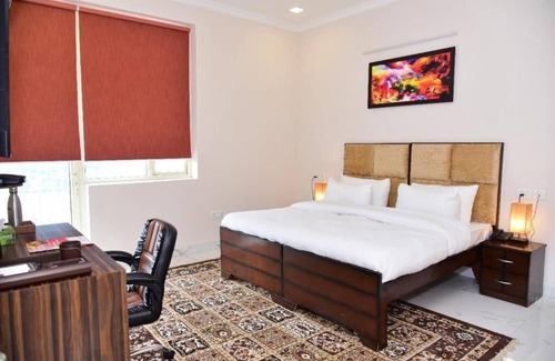 DLF Phase 5 Hotel | Arkaya Inn