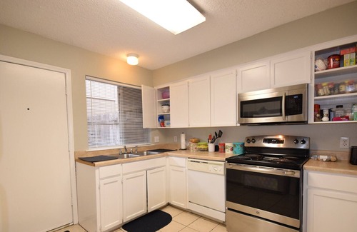 West Arlington House | Arlington Home Fully Furnished Fast Internet New Beds and Linen / Unlimited WIFI