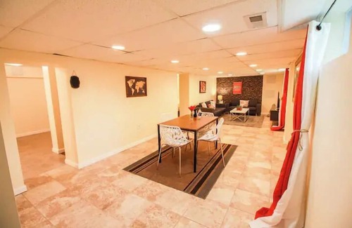 Arlington Heights House | Arlington | Lower Suite | Center | Efficiency