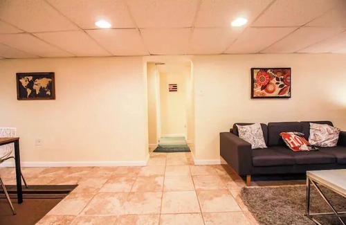 Arlington Heights House | Arlington | Lower Suite | Center | Efficiency