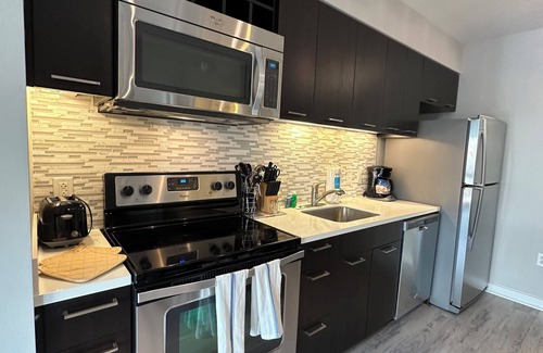 Rosslyn Apartment | Arlington Rosslyn: Pool, Fitness Center & More for Your Perfect Vacation!