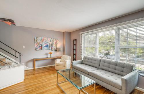 Arlington House | Arlington Townhome with Furnished Patio!