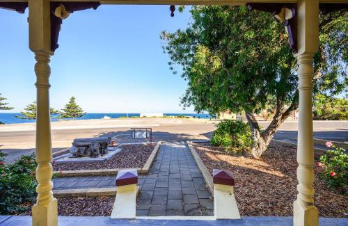 Kingscote House | Armadale House - Kingscote