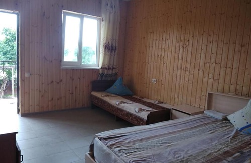 Gantiadi House | Armany Guesthouse