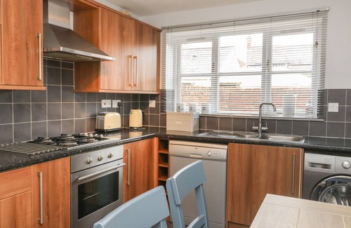 Beverley House | ARMSTRONG COTTAGE, family friendly, with a garden in Beverley