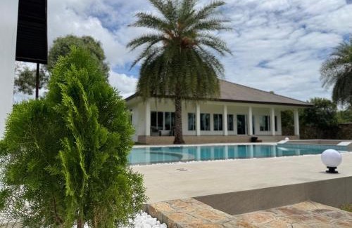 Huai Yai Villa | Arom Pool Villa Pattaya 1