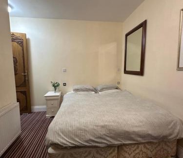 Ealing Common House | Aron Guest House