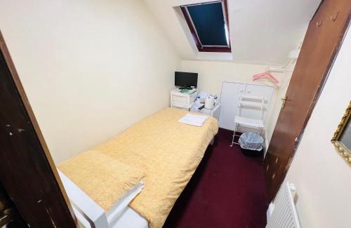 Ealing Common House | Aron Guest House