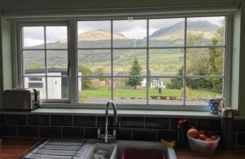 Arrochar House | Arrochar Fern Cottage with Wood Burner & Loch View