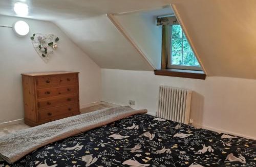 Arrochar House | Arrochar Fern Cottage with Wood Burner & Loch View