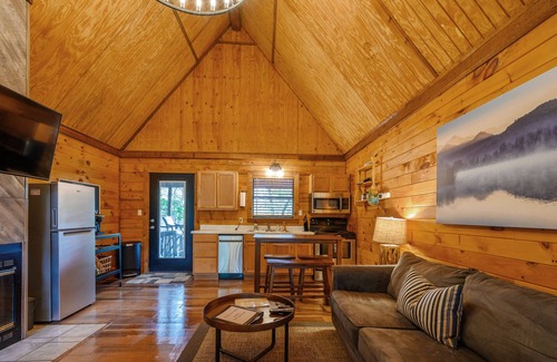 Broken Bow Cabin | Arrowhead Cabin, Cozy & Secluded in Tree Tops w/ Hot Tub