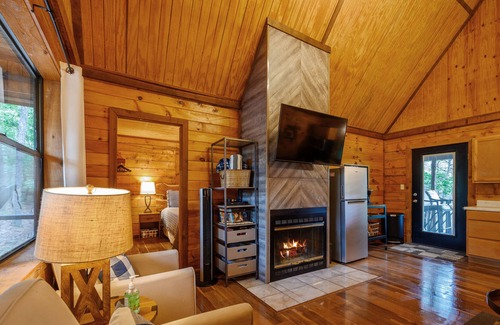 Broken Bow Cabin | Arrowhead Cabin, Cozy & Secluded in Tree Tops w/ Hot Tub