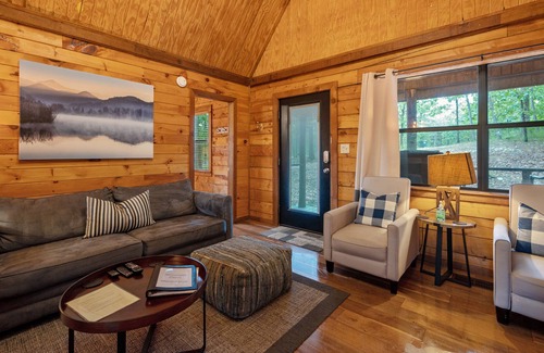 Broken Bow Cabin | Arrowhead Cabin, Cozy & Secluded in Tree Tops w/ Hot Tub