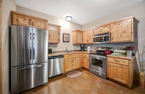 West Yellowstone Condo | Arrowhead Condos Unit 2