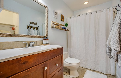 Ruby House | Arrowhead Lake House, WiFi, King Beds, firepit, BBQ