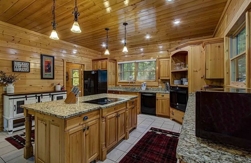 Gatlinburg - Pigeon Forge Cabin | Arrowhead Lodge Summa