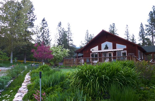 Victor House | Arrowleaf Guest House - a tranquil, unique natural and landscaped retreat