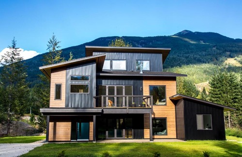 Revelstoke Bed & Breakfast | Arrows Edge Lodge