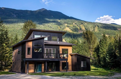 Revelstoke Bed & Breakfast | Arrows Edge Lodge