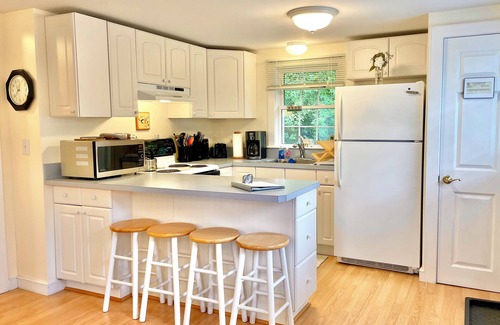 Oak Bluffs Cottage | Arrowsmith Cottage - Oak Bluffs - 1 mi to Eastville Point Beach via bike path.