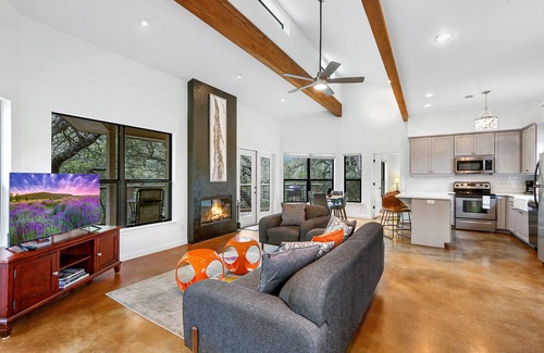Wimberley House | Arroyo I Creek Side Retreat with Private Hot Tub