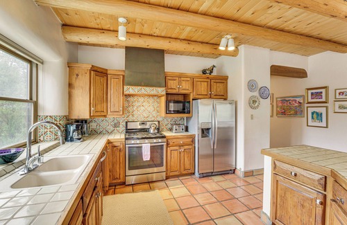 Arroyo Seco House | Arroyo Seco Adobe w/Hot Tub Near Taos Ski Valley!
