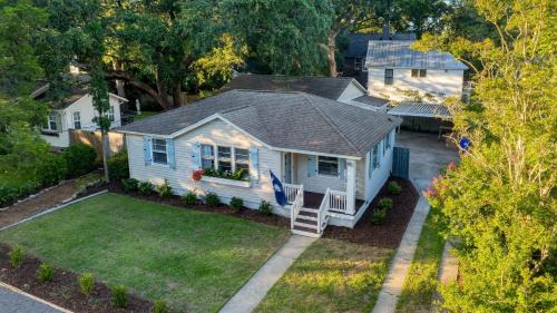 Old Village House | Arsenal Buyout by AvantStay 2 Homes Near Sullivan’s Island w Outdoor Dining