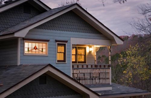 Eureka Springs Historic District Bed & Breakfast | Arsenic and Old Lace Bed & Breakfast Inn
