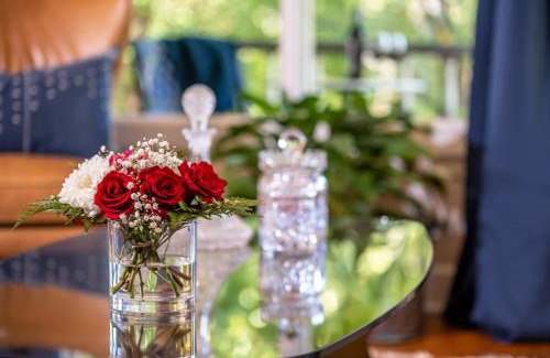 Eureka Springs Historic District Bed & Breakfast | Arsenic and Old Lace Bed & Breakfast Inn