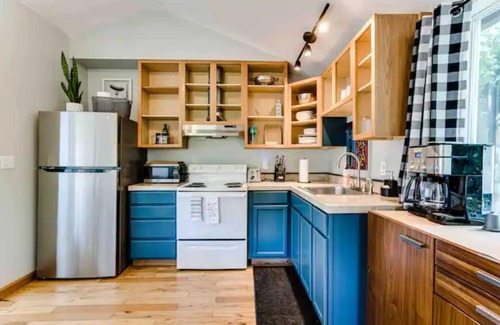 West Eugene Cottage | Art Alley Studio- Downtown Eugene