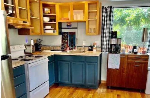 West Eugene Cottage | Art Alley Studio- Downtown Eugene