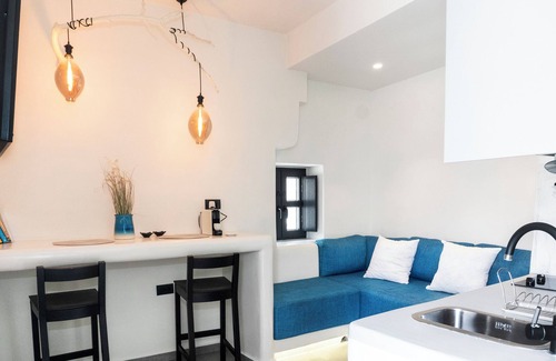 Pyrgos Apartment | Art and Sky