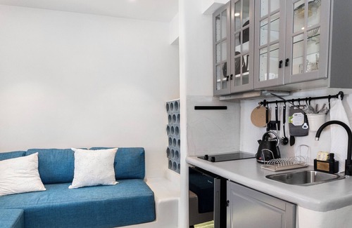 Pyrgos Apartment | Art and Sky