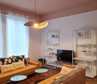 Autun Apartment | Art déco-cooning