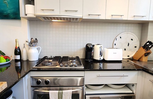 Kings Cross Apartment | Art Deco Haven in the Heart of Elizabeth Bay with outdoor pool