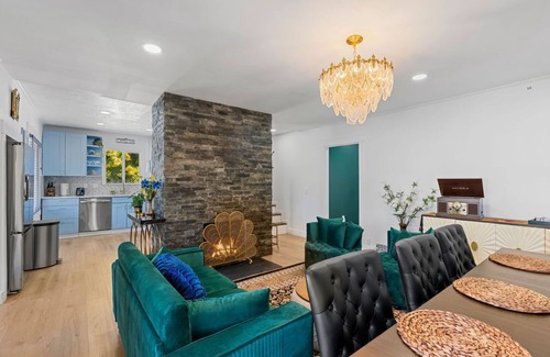 South Salt Lake House | Art Deco Oasis: Pool, Hot Tub, 5 BDR, 3 BTH, 2 King Beds, Arcade, BBQ, 4 TV's