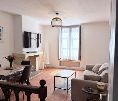 Blois Apartment | Art district Triplex next to Royal Castle