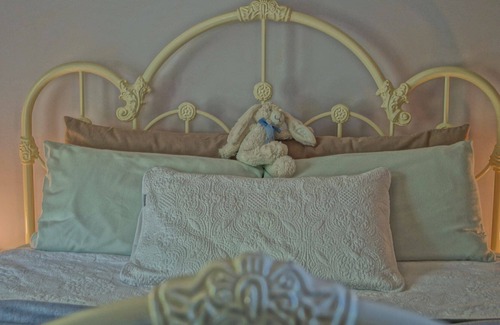 Beechworth Cottage | Art Escape is a very private cottage perfect for a couple