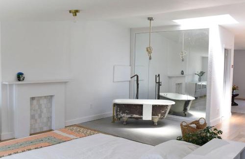 Bedford-Stuyvesant Apartment | Art Filled Brooklyn Brownstone -3 br, 2.5 bath, deck, tv room, library