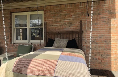 Montevallo Apartment | Art Gallery - 3 miles from I-65