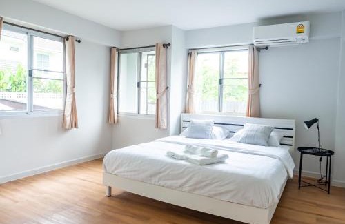 Nong Pa Khrang Apartment | Art Gallery Apartment@Chiang Mai train station