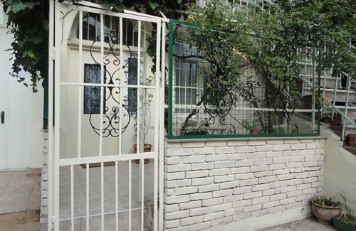 mtatsminda Apartment | Art House Petunia - your gateway to Old Tbilisi!