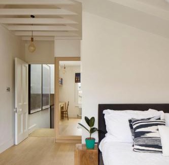 Shepherd's Bush Apartment | Art-inspired designer Family Home - Private Garden