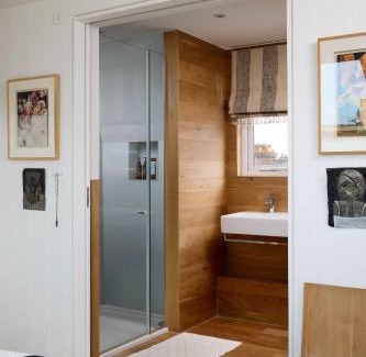 Shepherd's Bush Apartment | Art-inspired designer Family Home - Private Garden
