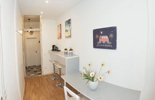 Mitte Apartment | Art nouveau apartment near train station and trade fair