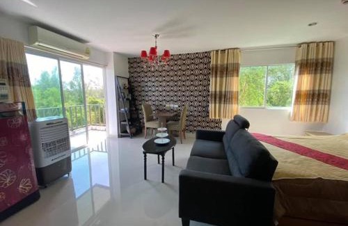 Chakphong Apartment | art on the beach 06