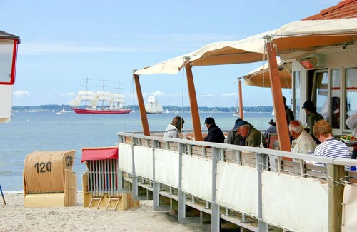 Laboe Apartment | ART-partment Surflounge - Arrive and feel good