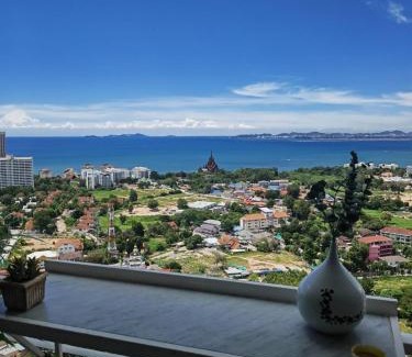 North Pattaya Apartment | Art Under the Clouds 32nd floor sea view SuperHost
