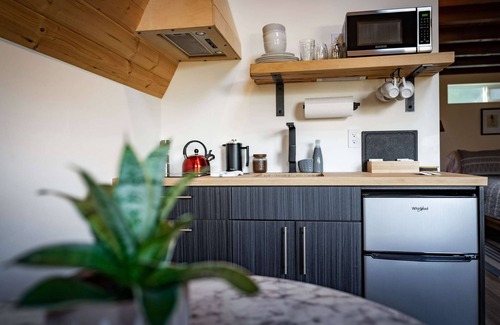 Stevenson Cabin | ArtBliss III: River Views, Soaking Tub, Firepit