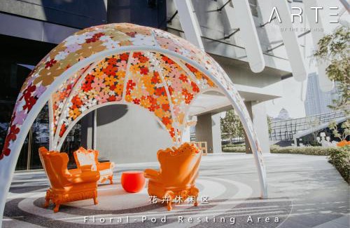 Kuala Lumpur Apartment | Arte Mont Kiara Luxury Suite with Heated Jacuzzi Pods - Free Parking - Next to MITEC- by The Stay Hub